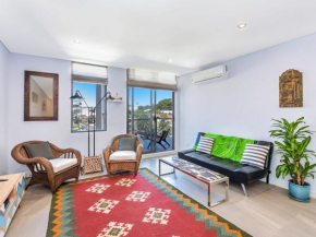 Beachside Apartment in Prime Location with Balcony, Terrigal